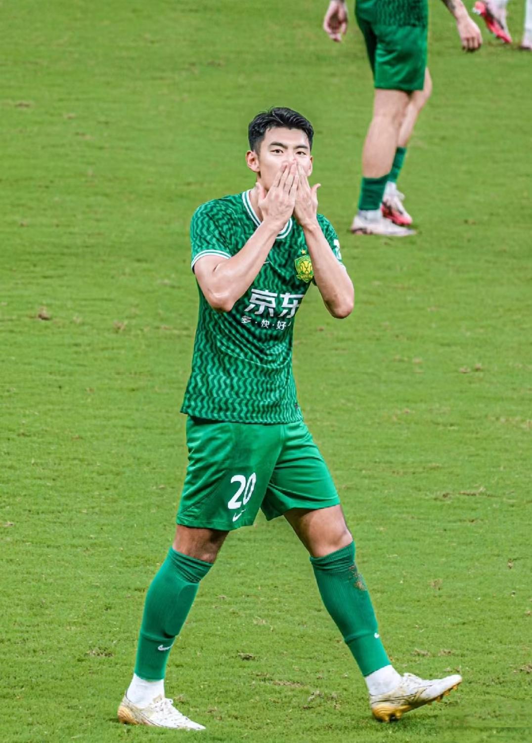 格鲁吉亚国家队喜获晋级，备受关注地将在国际足球赛场上一争高下的简单介绍