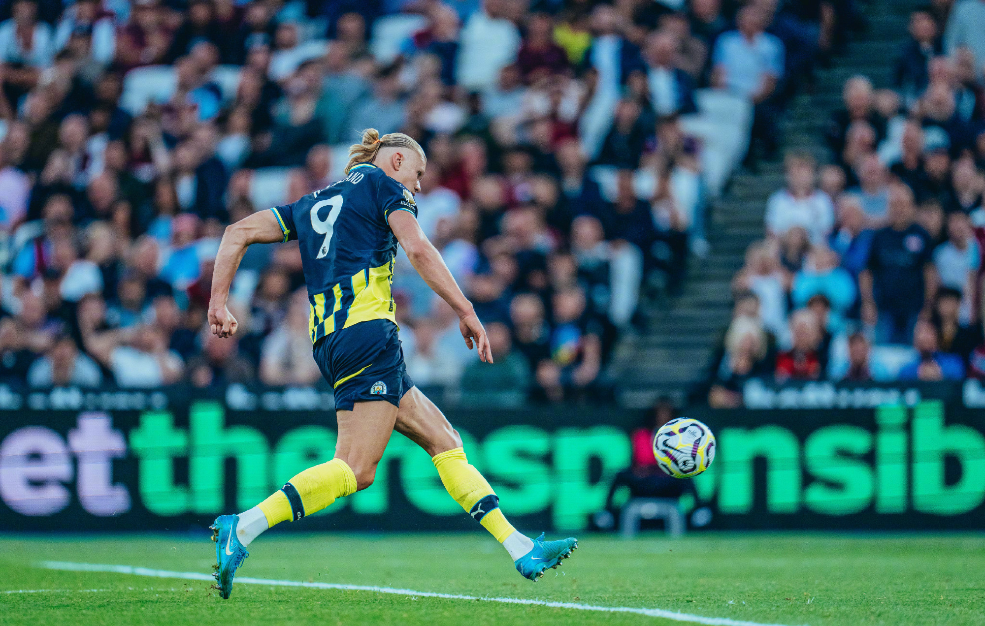 曼联绝杀英格兰，哈兰德绝境逆转的简单介绍