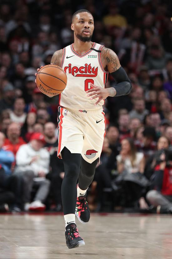 福建队鏖战湖人,利拉德状态火热 福建队鏖战湖人,利拉德状态火热