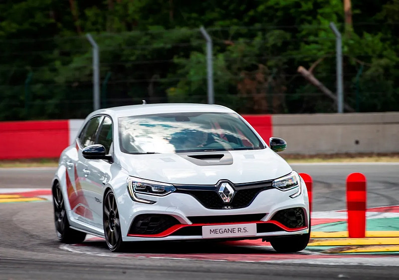 威廉姆斯碾压哈斯车队,阿隆索带队取胜 威廉姆斯碾压哈斯车队,阿隆索带队取胜